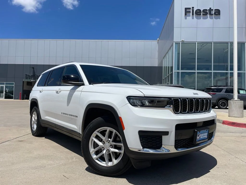 Used 2024 White Jeep Laredo image 1