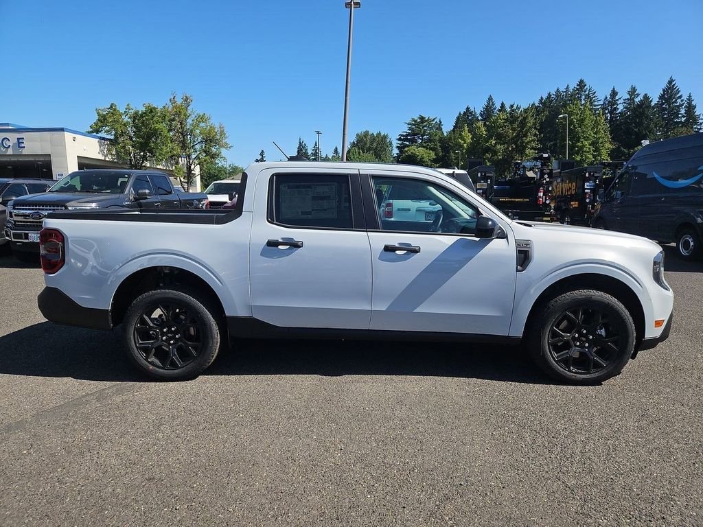 New 2025 Space White Metallic Ford XLT image 39