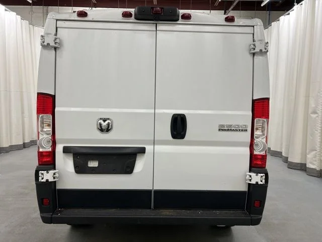 Used 2025 White Ram Base image 26