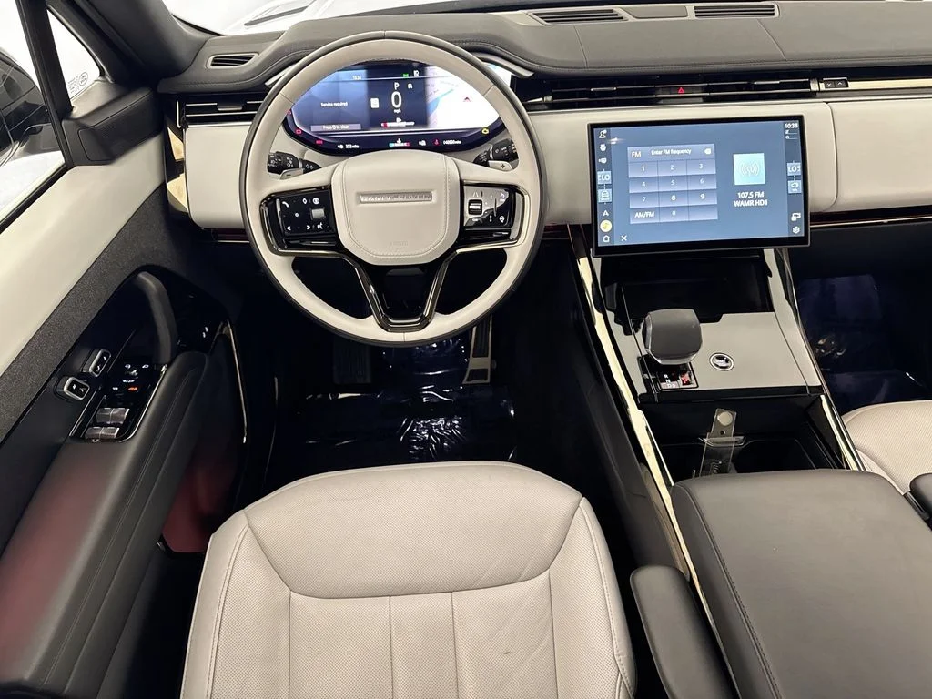 Used 2024 White Land Rover Dynamic SE image 23