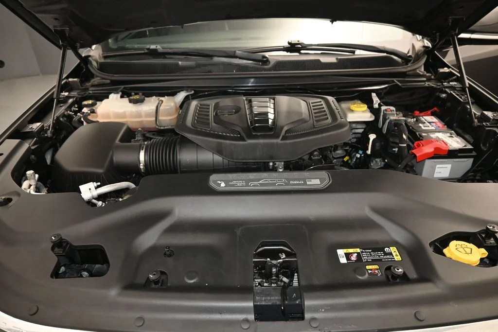 Used 2024 Gray Jeep Base image 28