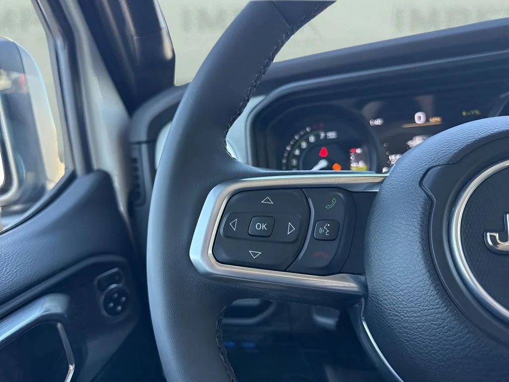 Used 2025 White Jeep Sahara image 17