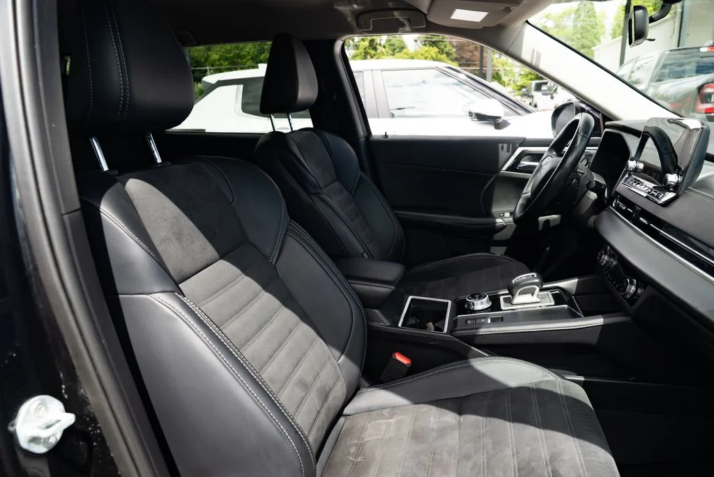 Used 2024 Black Mitsubishi SE image 23