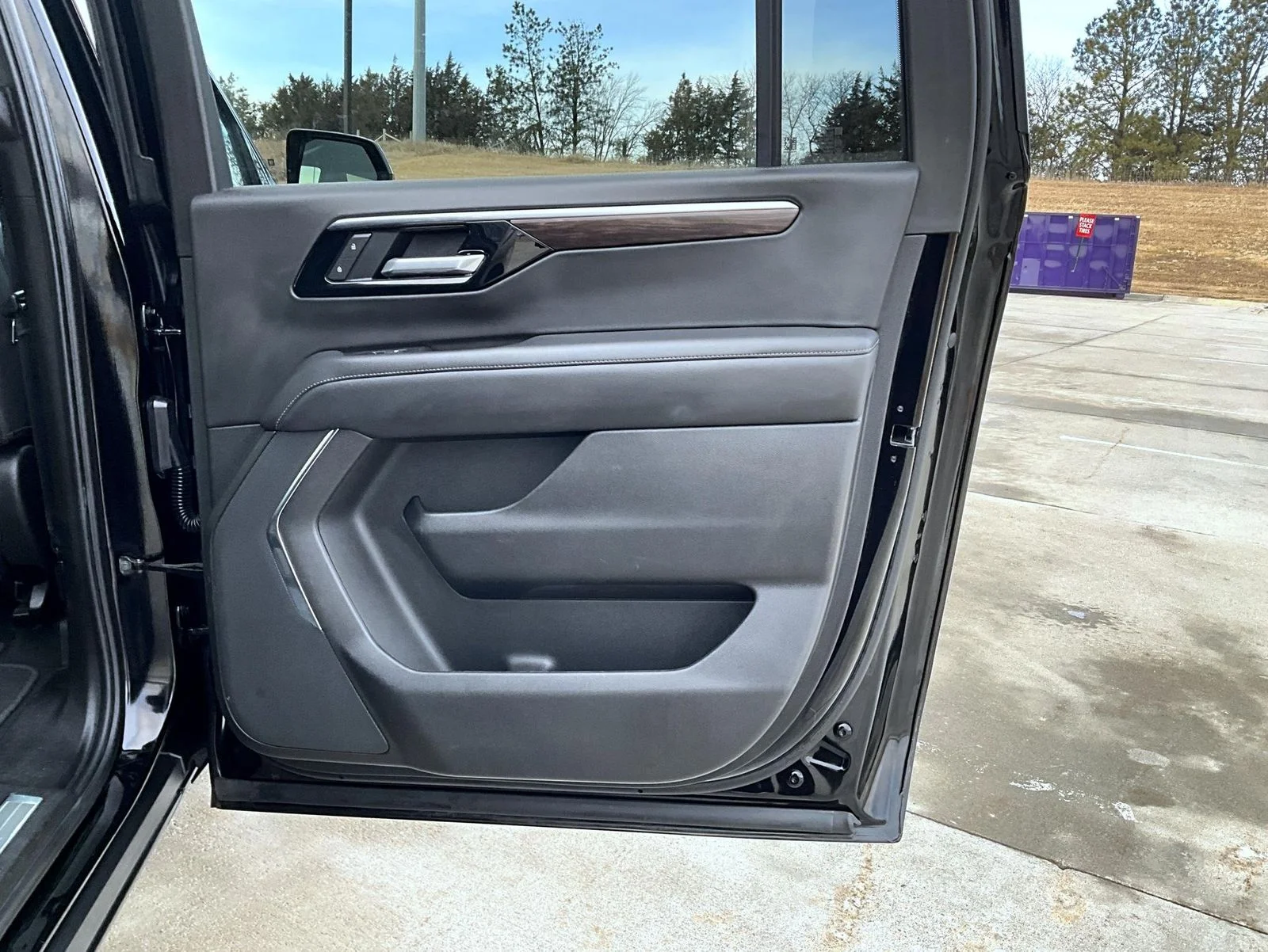 Used 2025 Black Chevrolet Z71 image 17
