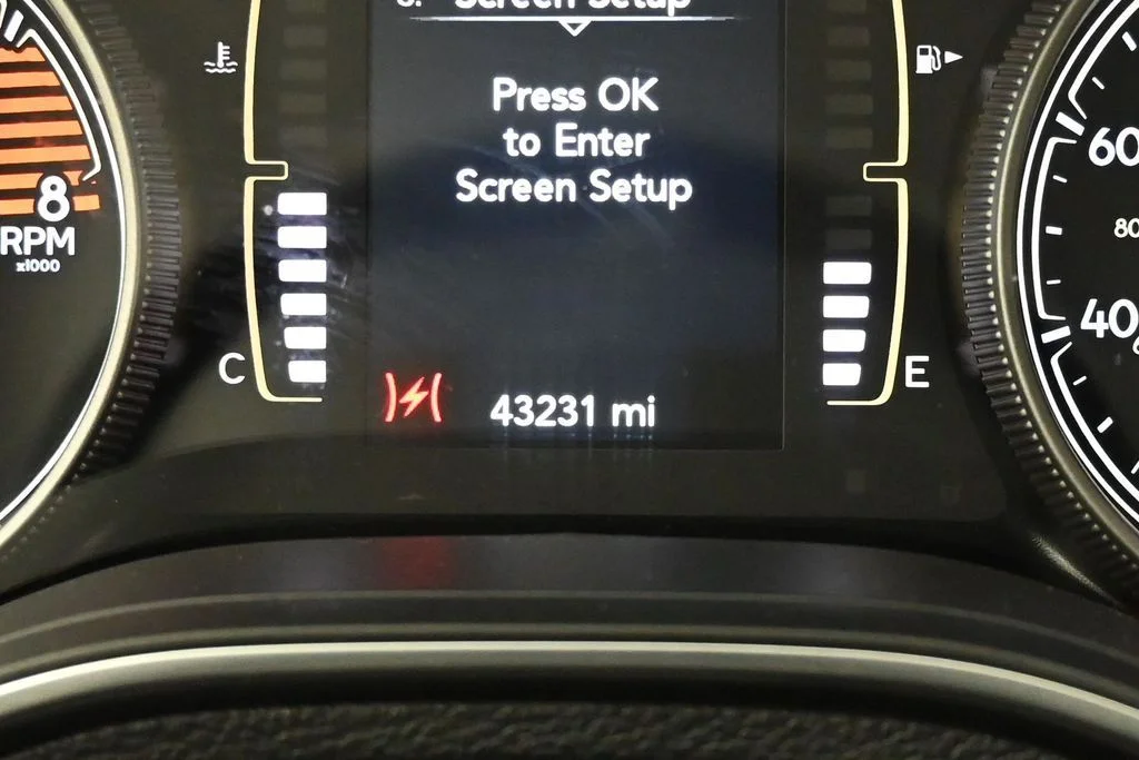 Used 2019 Silver Jeep Latitude Plus image 13