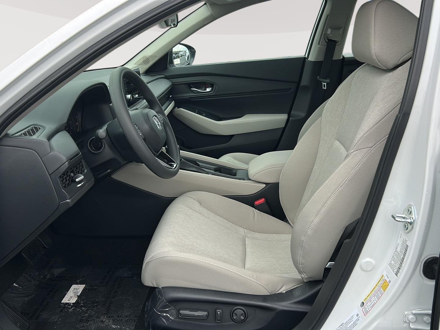 New 2026 Platinum White Pearl Honda SE image 5