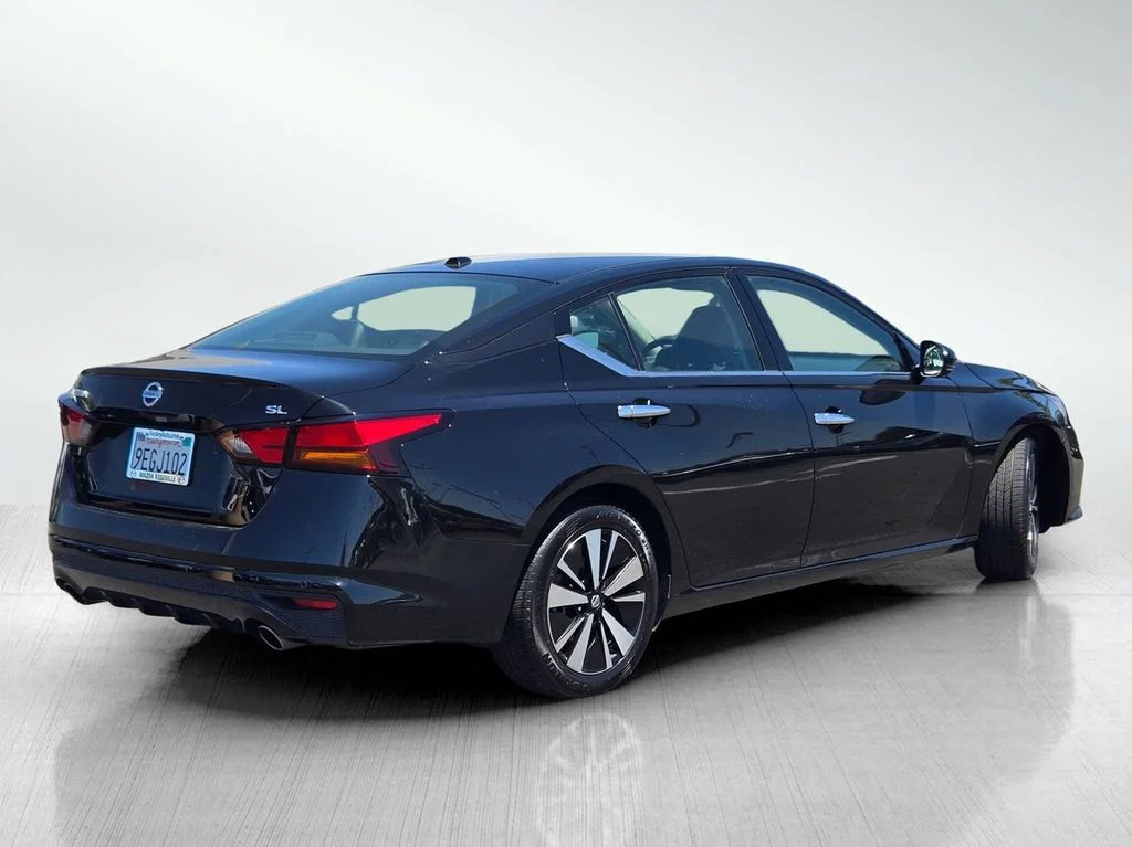 Used 2019 Black Nissan 2.5 SL image 4