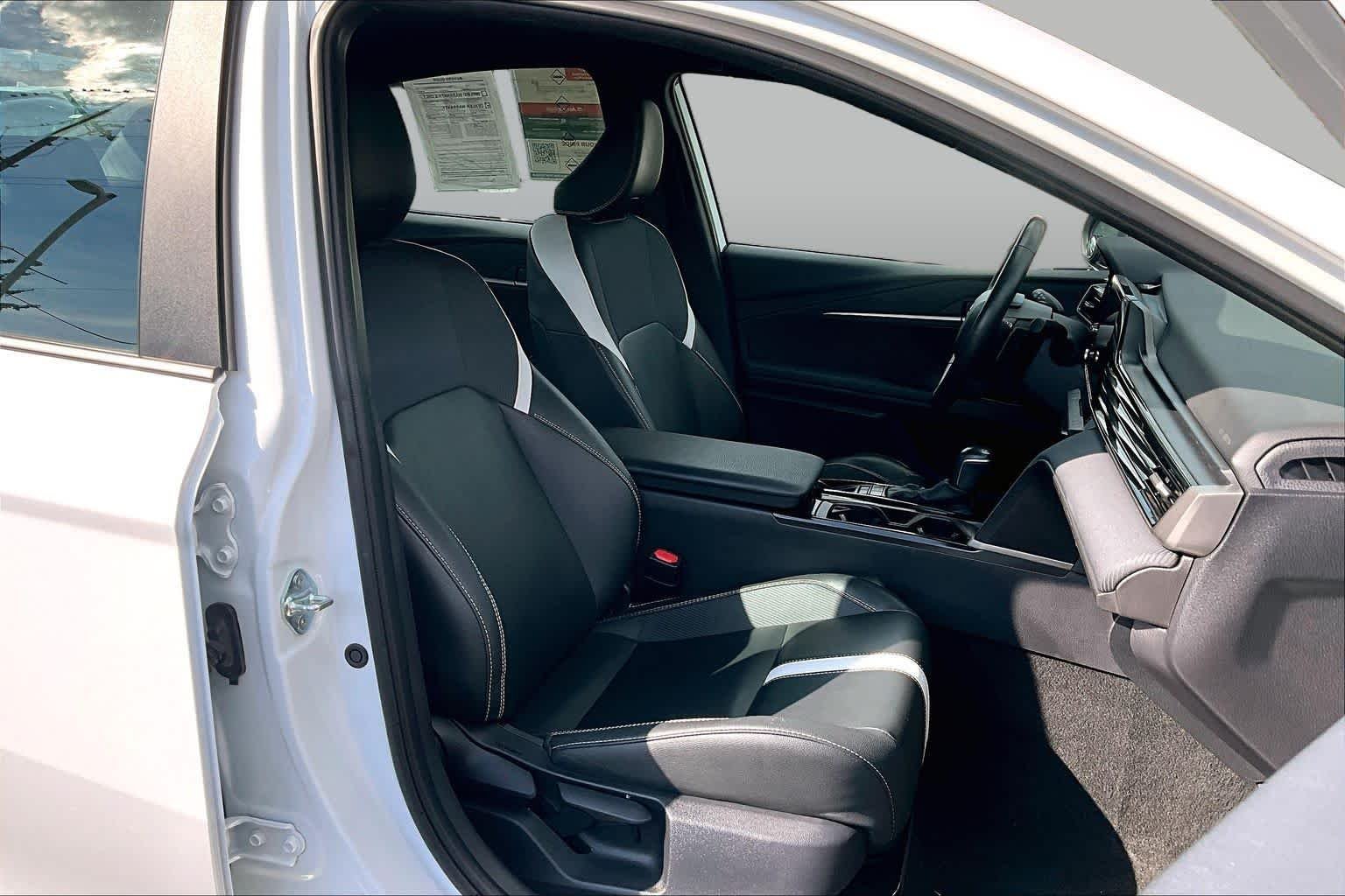 Used 2025 Ice Cap Toyota SE image 9