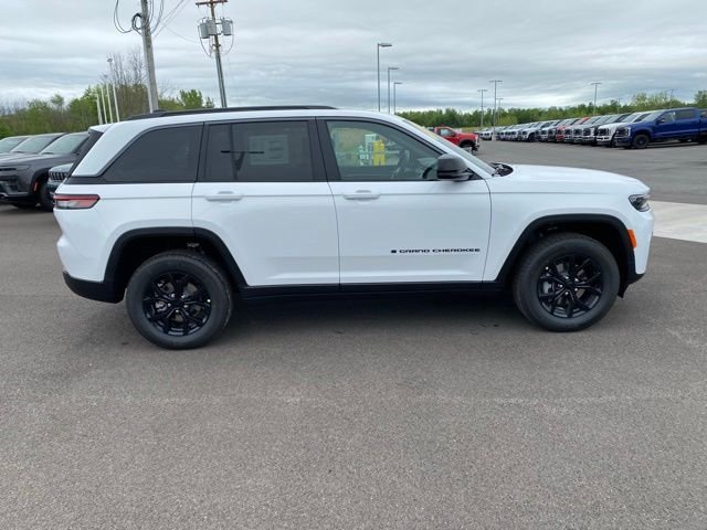 New 2026 White Jeep Altitude image 8