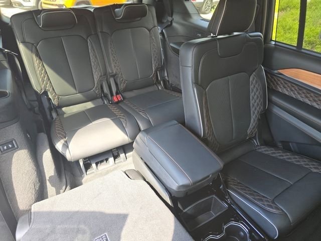 New 2026 Bright White Clear-Coat Exterior Paint Jeep Summit image 42