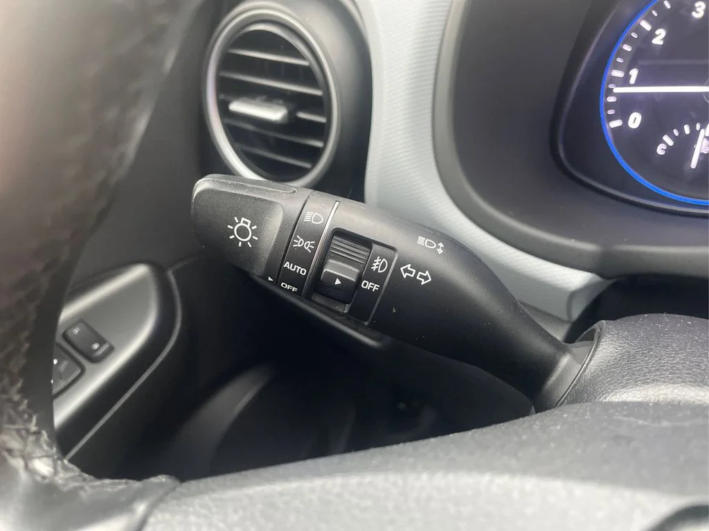 Used 2018 Ultra Black Hyundai Limited image 15