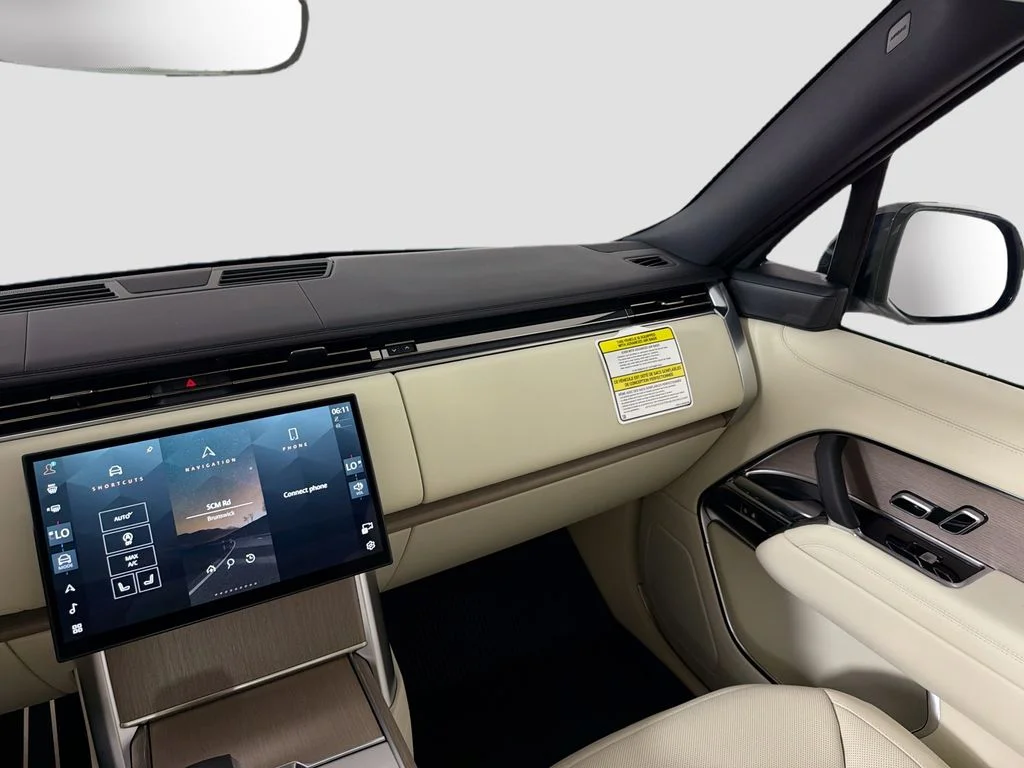 New 2026 Ostuni Pearl White Land Rover SE image 25