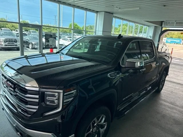 Used 2024 Onyx Black GMC SLT image 3