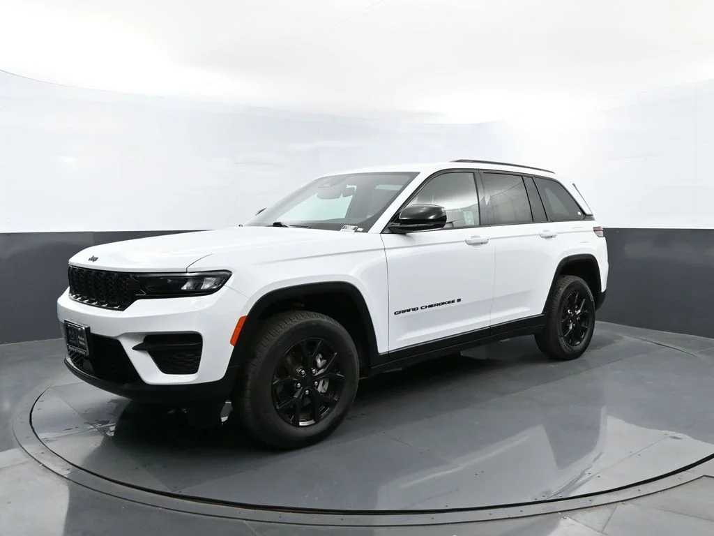 2025 Jeep Grand Cherokee Altitude 4x4's photo