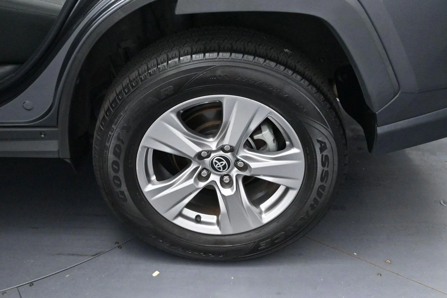Used 2022 Magnetic Gray Metallic Toyota XLE image 29