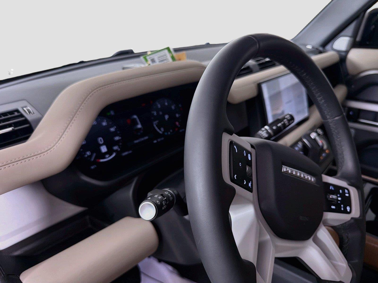 Used 2024 Silicon Silver Land Rover S image 9