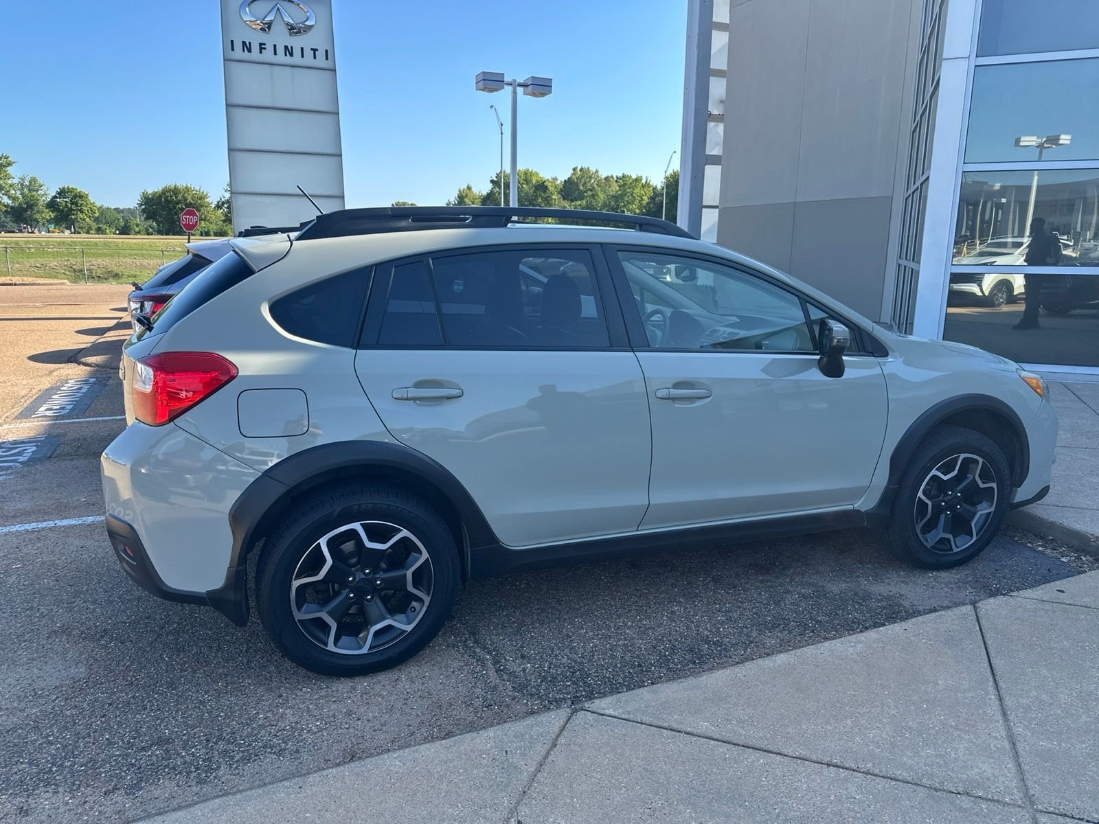 Used 2015 Beige Subaru 2.0i Limited image 5