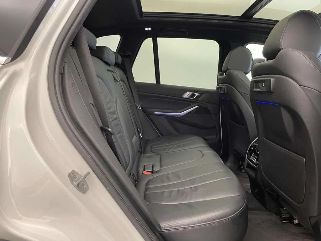 Used 2020 White BMW xDrive40i image 17