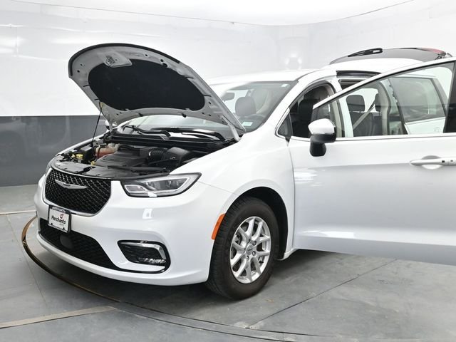 Used 2023 White Chrysler Touring L image 34