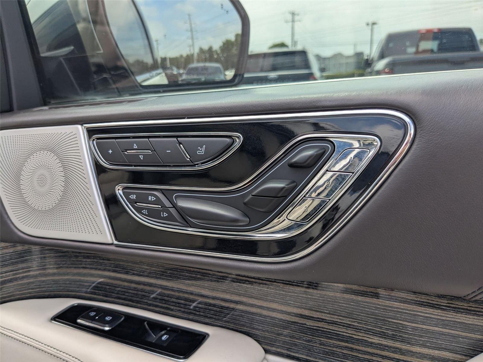 Used 2020 Pristine White Lincoln Black Label image 32