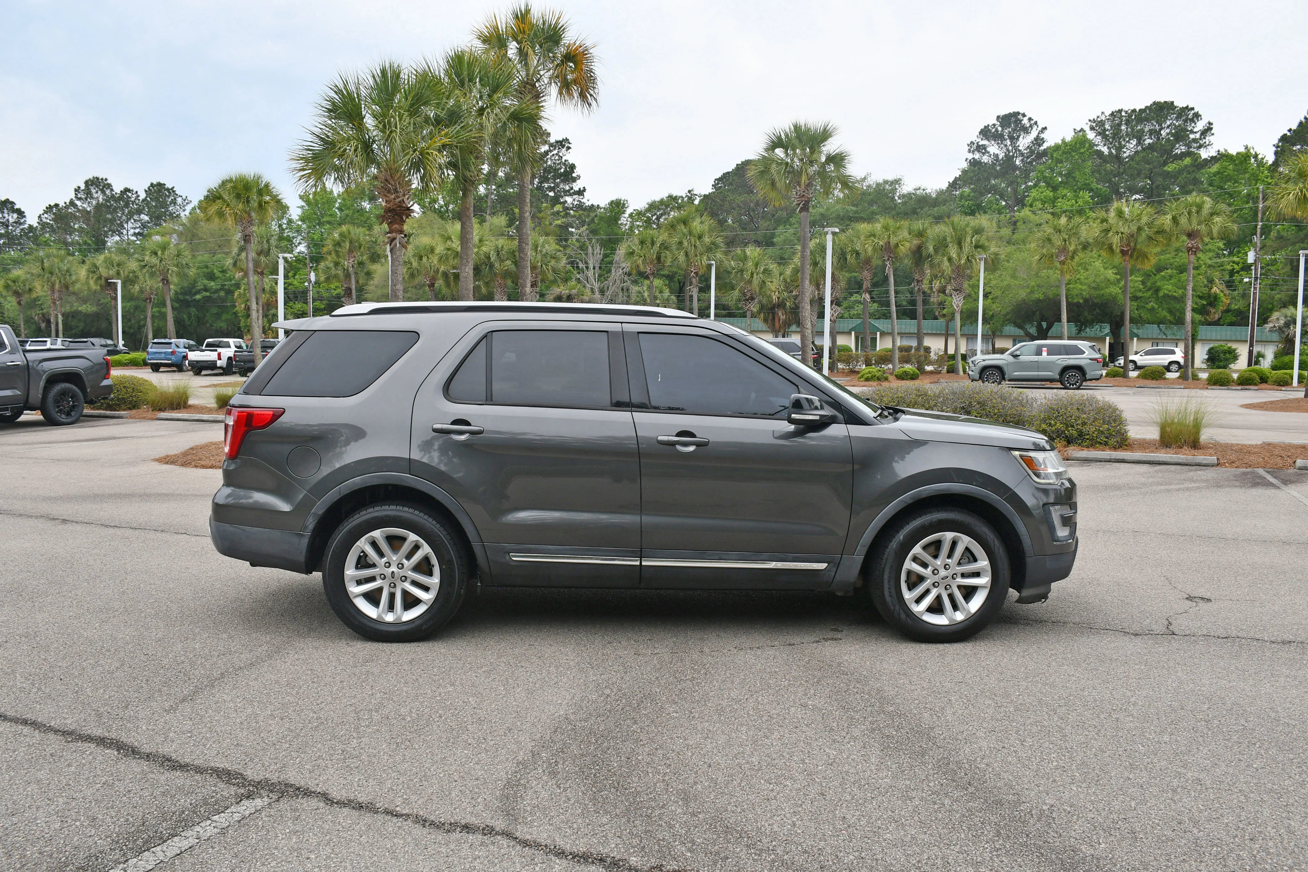 2017 Ford Explorer XLT FWD's photo