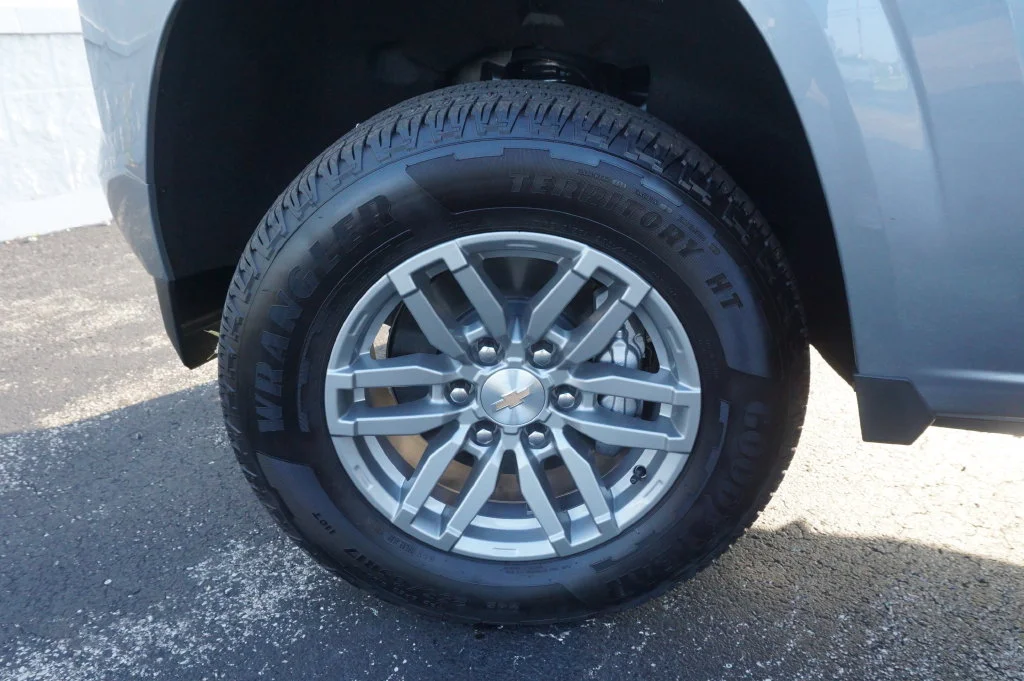 New 2026 Sterling Gray Metallic Chevrolet LT image 27