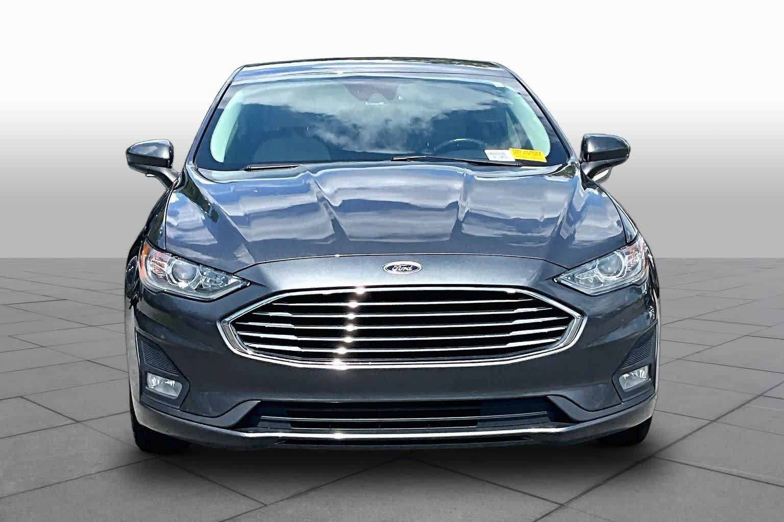 Pre-Owned 2019 Ford Fusion SE