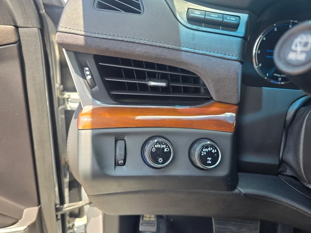 Used 2019 Radiant Silver Metallic Cadillac Luxury image 17