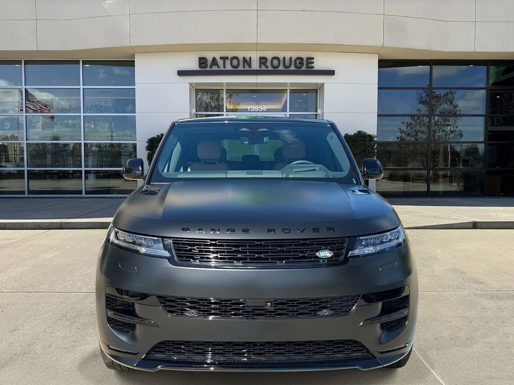 New 2026 Santorini Black Land Rover Dynamic SE image 2