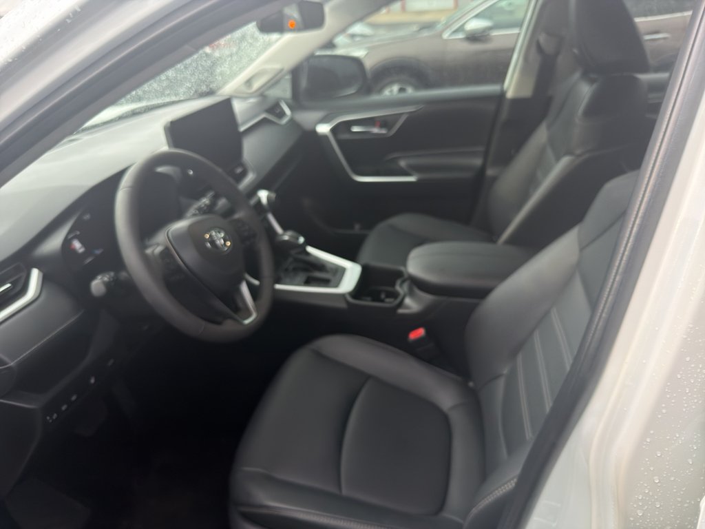 Used 2024 Wind Chill Pearl Toyota XLE Premium image 8