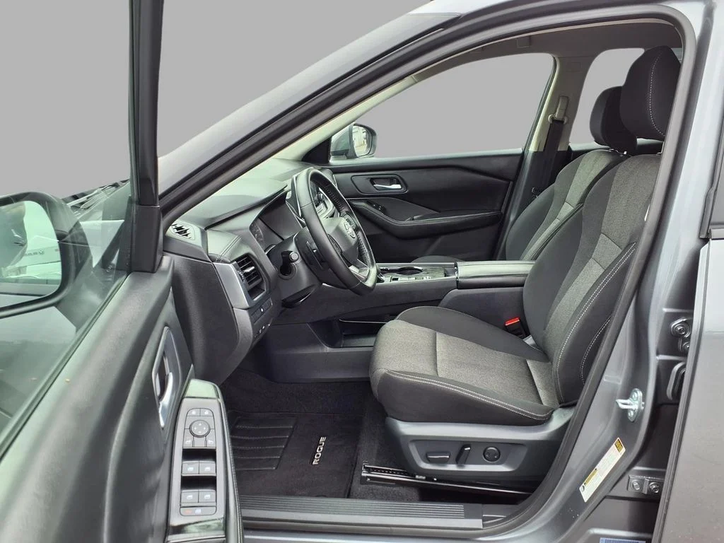 Used 2025 Gray Nissan SV image 23