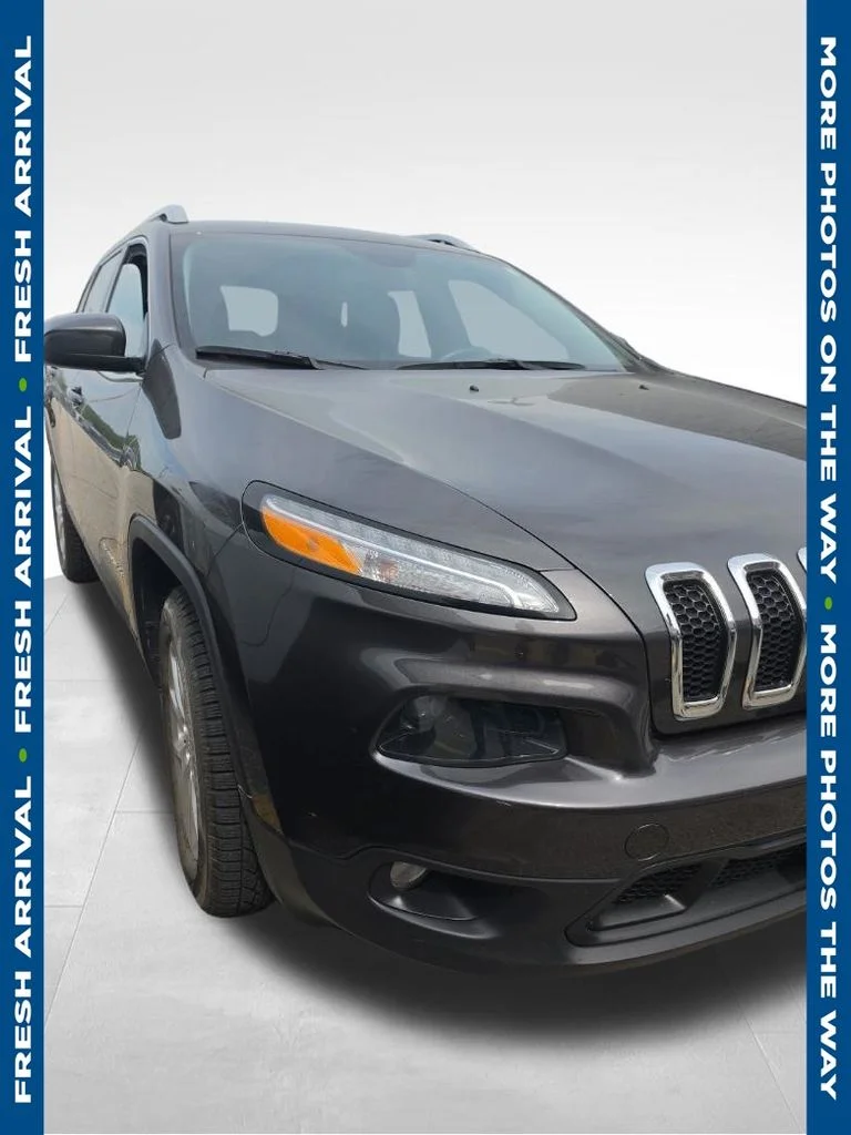 Used 2014 Gray Jeep Latitude image 1