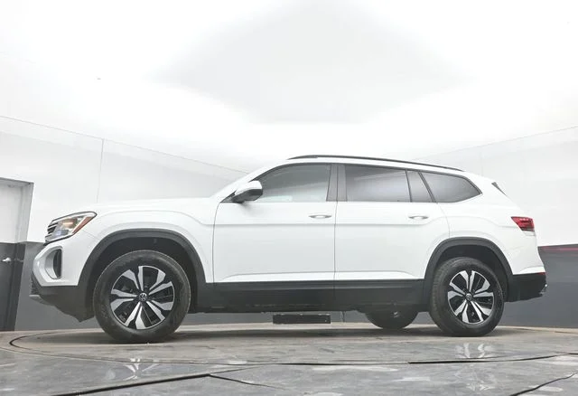 Used 2024 White Volkswagen 2.0T SE image 46