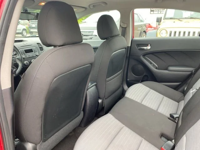 Used 2015 Red Kia EX image 17