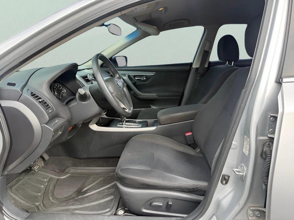 Used 2015 Brilliant Silver Nissan 2.5 S image 9