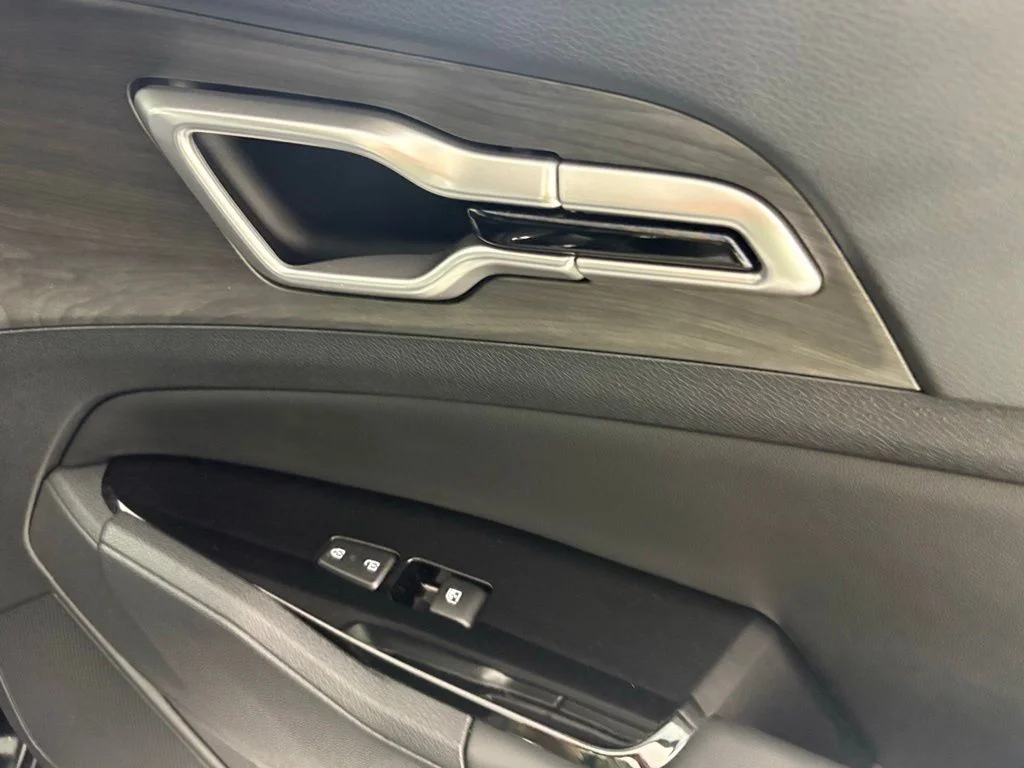 Used 2025 Black Kia X-Line image 13