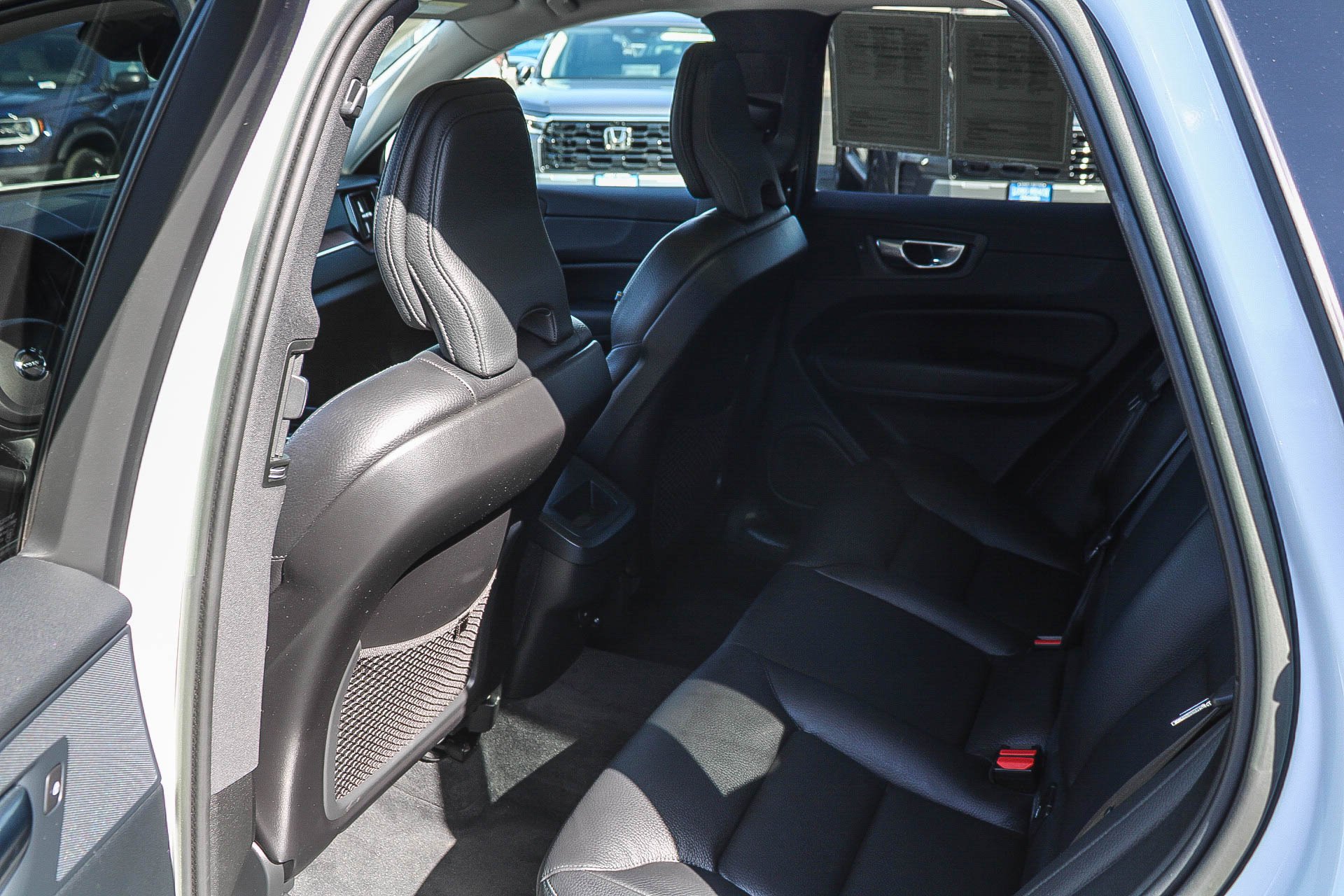 2023 Volvo XC60 Plus - Photo 19