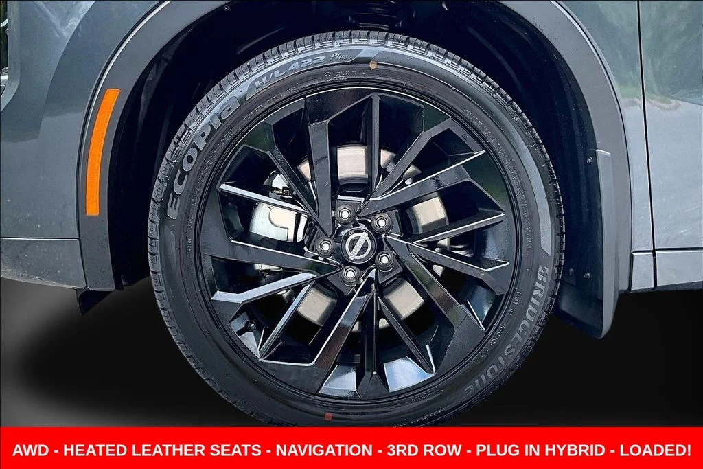 New 2026 Gray Nissan Platinum image 13