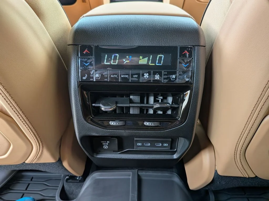 New 2026 White Jeep Summit image 37