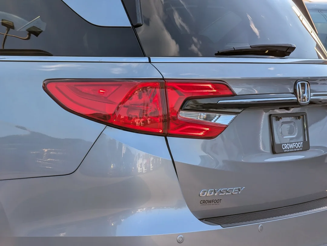 Certified Used 2022 Grey Honda EX-L NAV - - FWD - Power Sliding Doors & Liftgate - Sunroof - Leather - Heated Seats & More! image 11