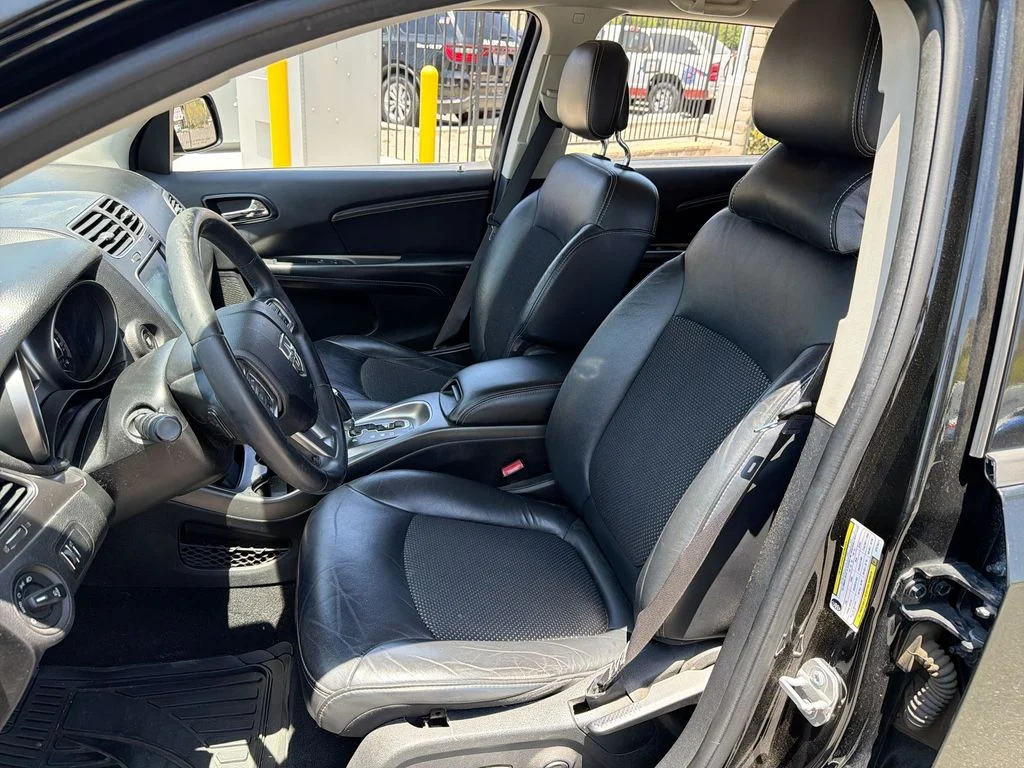 Used 2017 Black Dodge Crossroad image 13