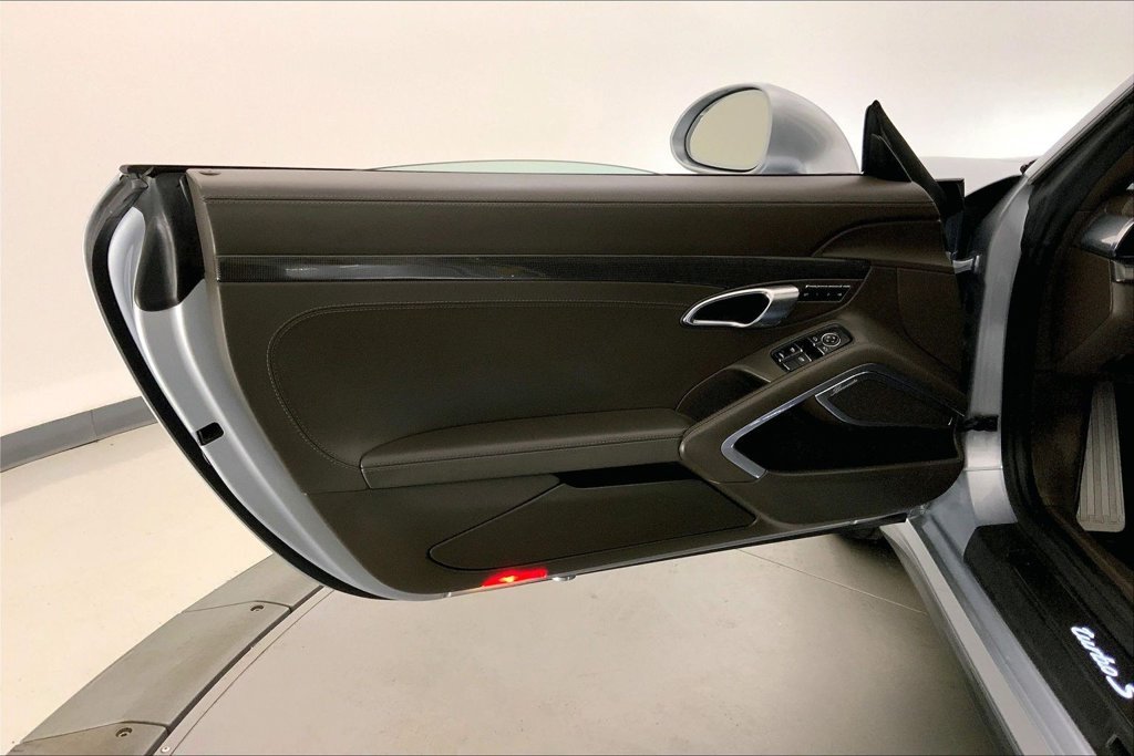 Used 2014 Rhodium Silver Metallic Porsche Turbo image 24