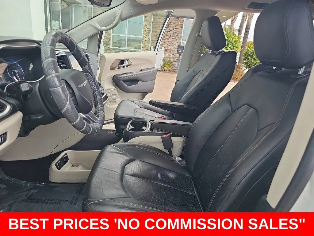 Used 2018 White Chrysler Touring L image 16
