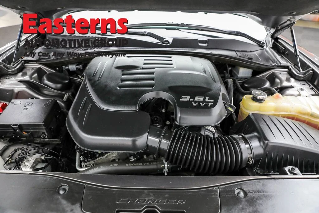 Used 2022 Gray Dodge SXT image 7