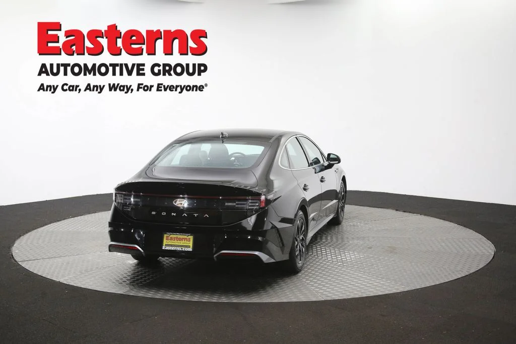 Used 2025 Black Hyundai SEL image 40