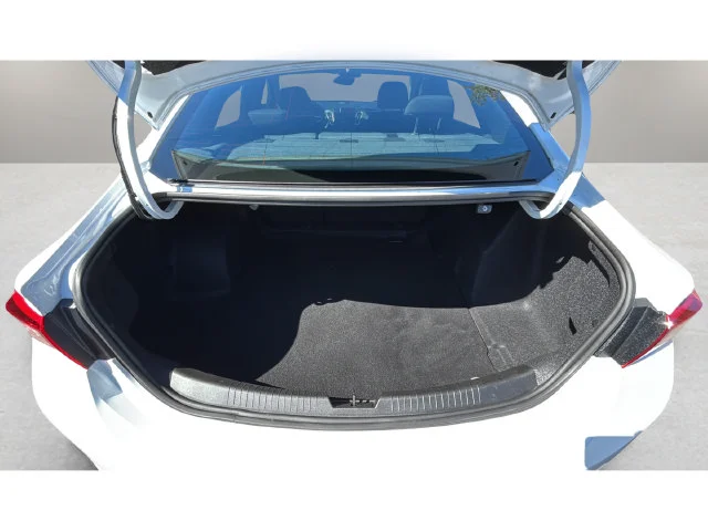 Used 2025 White Chevrolet LT image 31