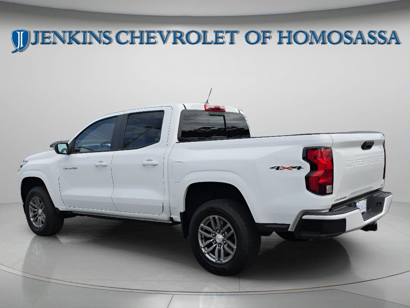Used 2023 Summit White Chevrolet 4WD LT image 8