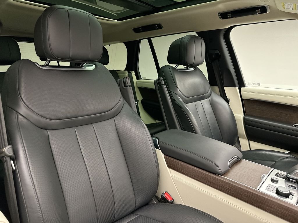 Used 2023 Santorini Black Metallic Land Rover SE image 18