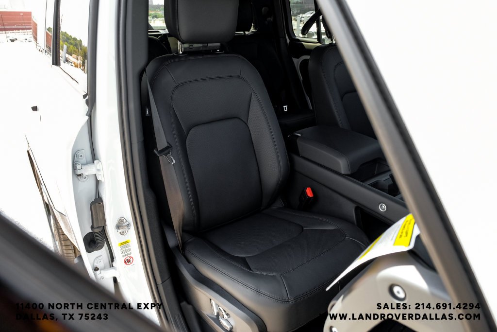 New 2026 Fuji White Land Rover X-Dynamic SE image 38