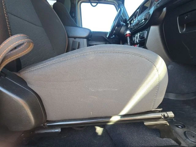 Used 2020 Silver Jeep Mojave image 23